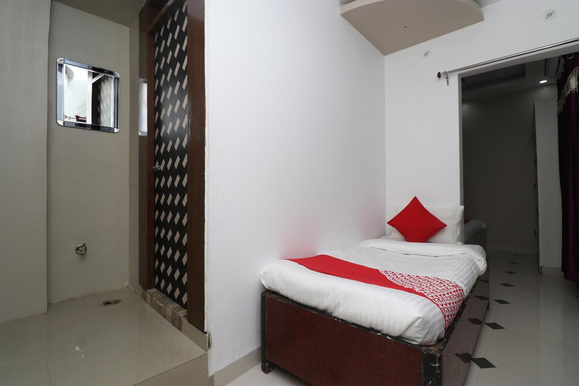 Hotel O Swastik Resort Colonelganj Buitenkant foto